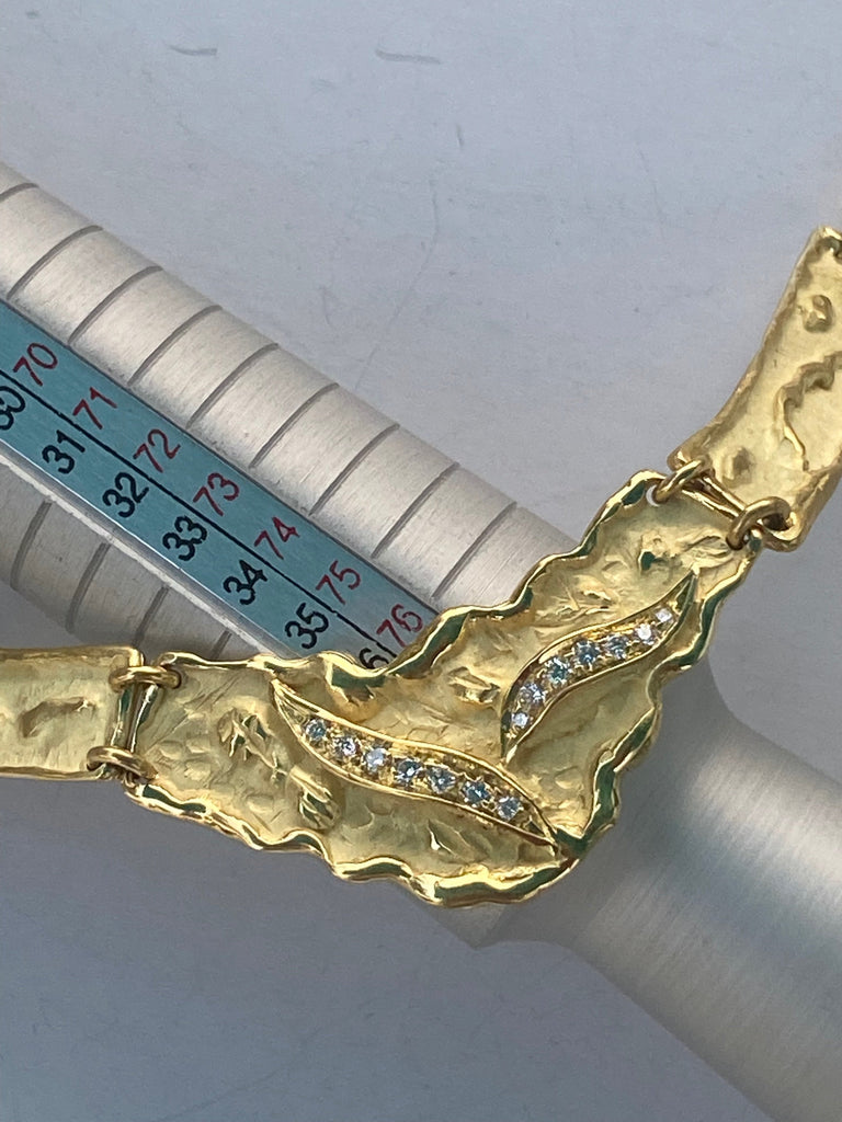 The Perfect Holiday Gift: A Bespoke Jewelry Experience