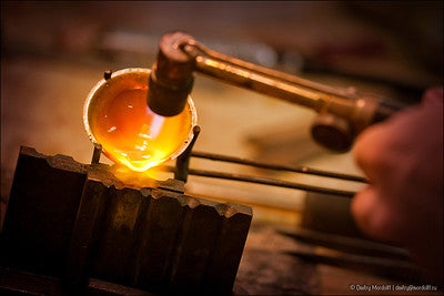 The Artisan Touch: Why Handcrafted Jewelry Triumphs Over Mass Production